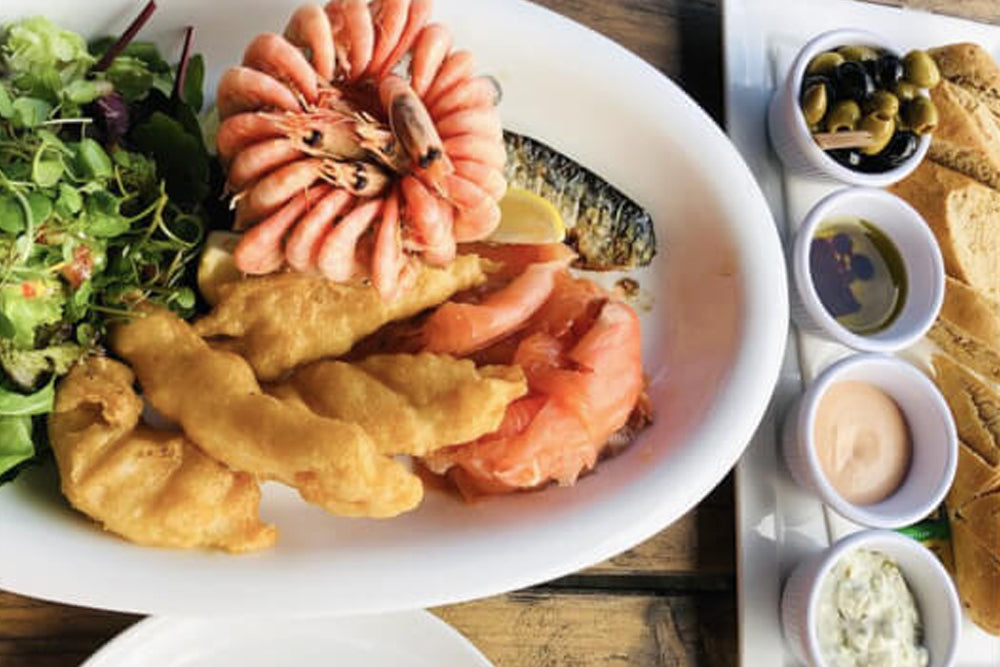 Fish platter with olives, salad and bread
